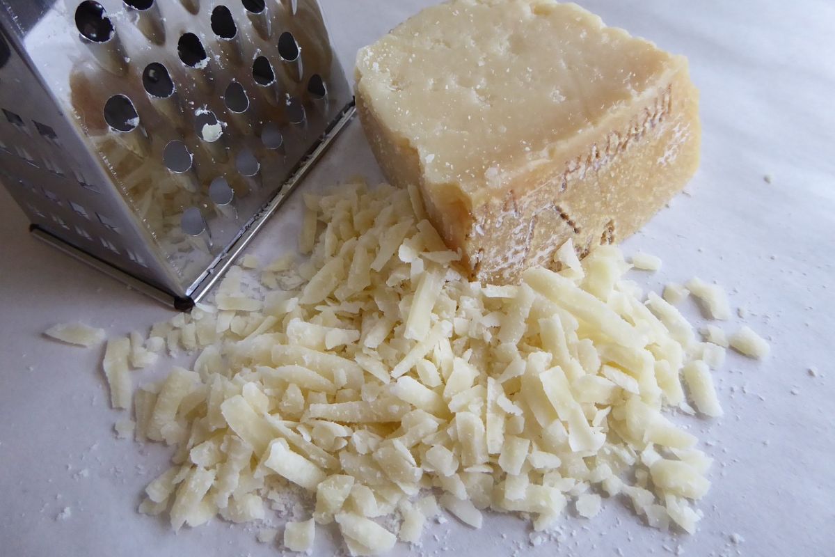 parmigiano grattugiato formaggio italiano