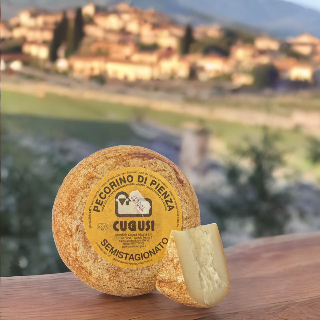 Semi-mature Pecorino di Pienza Caseificio Cugusi